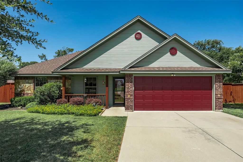 1221 Eagle Lake Drive, Azle