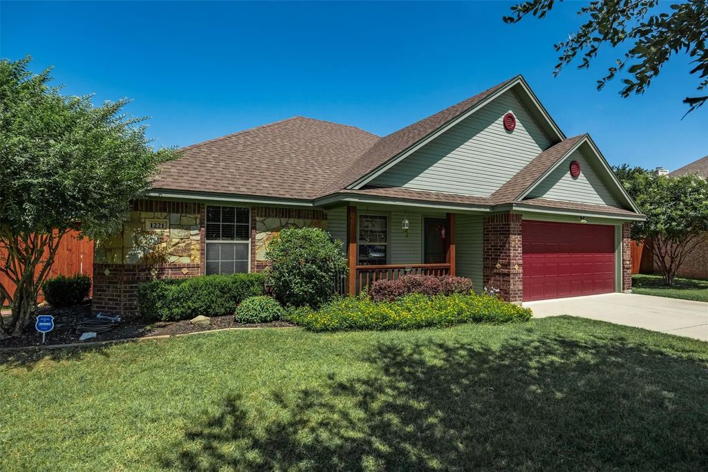 1221 Eagle Lake Drive, Azle