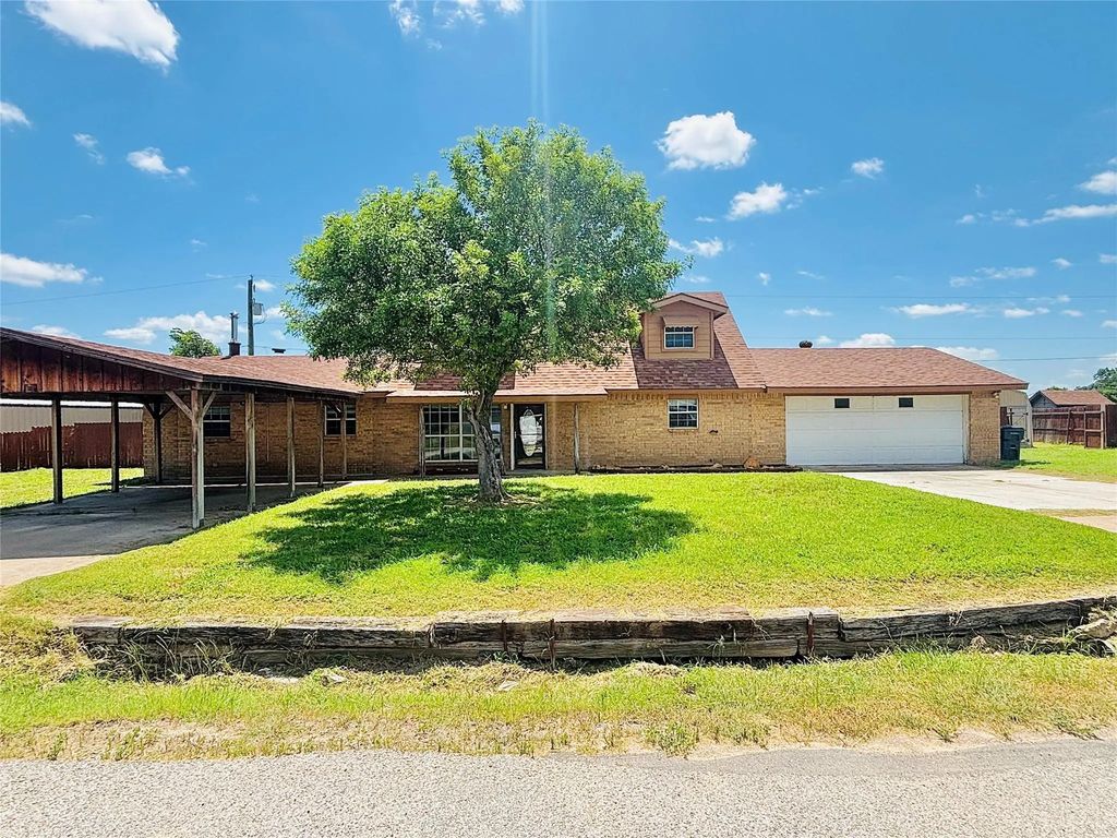 857 Apache Drive, De Leon