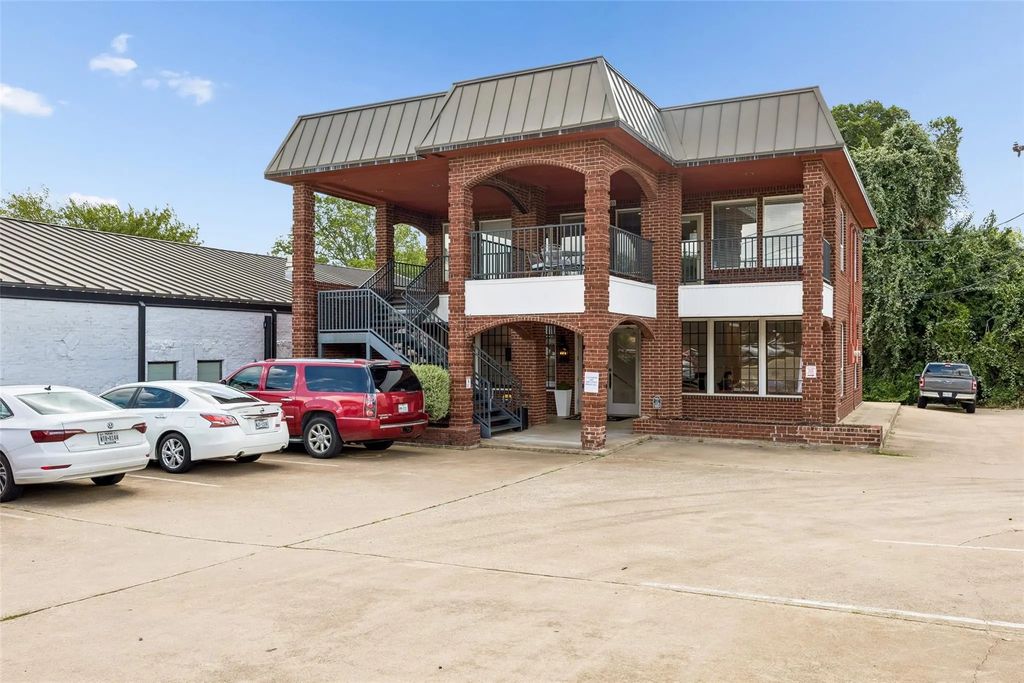 5013 Colleyville Boulevard, Colleyville
