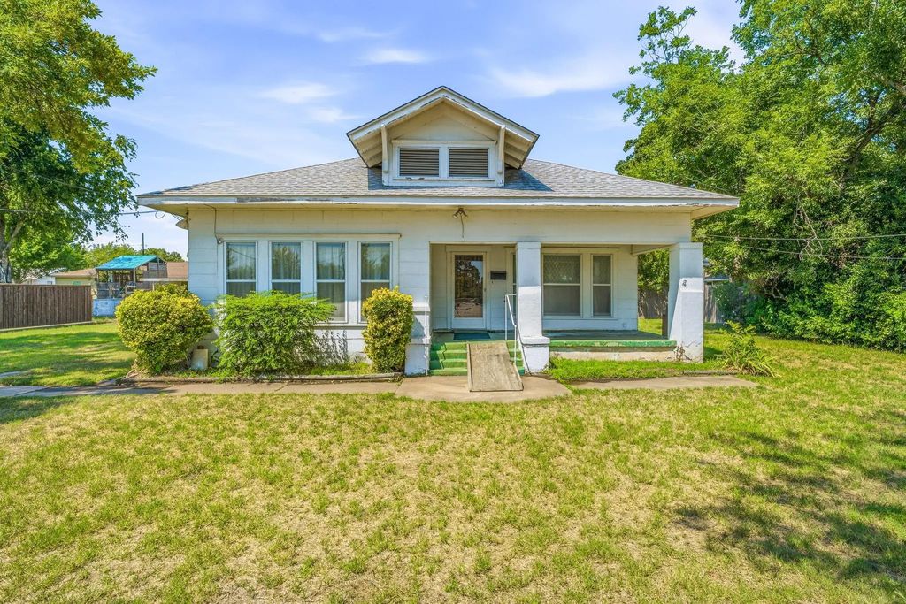 648 N Belknap Street, Stephenville