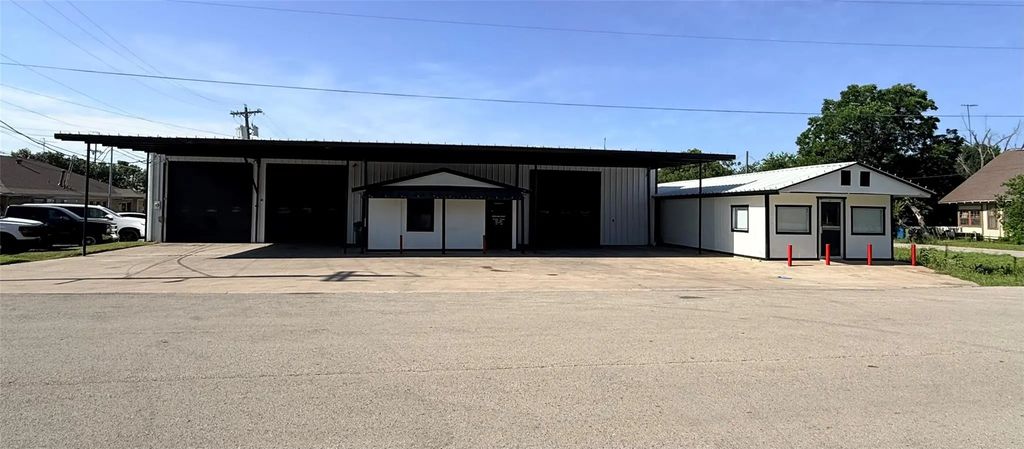 504 Bolivar Street, Sanger