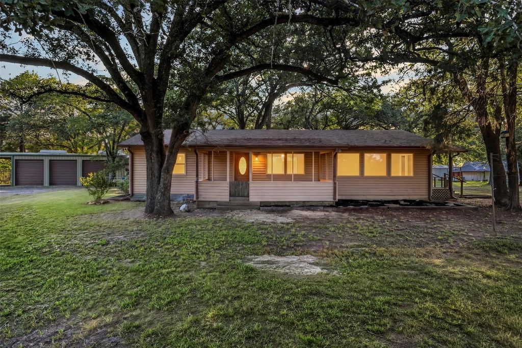 8412 County Road 4084, Scurry