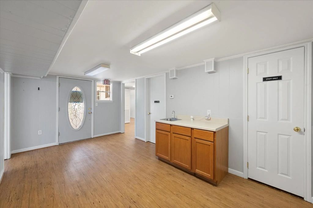 1016 E Commerce Street, Fairfield