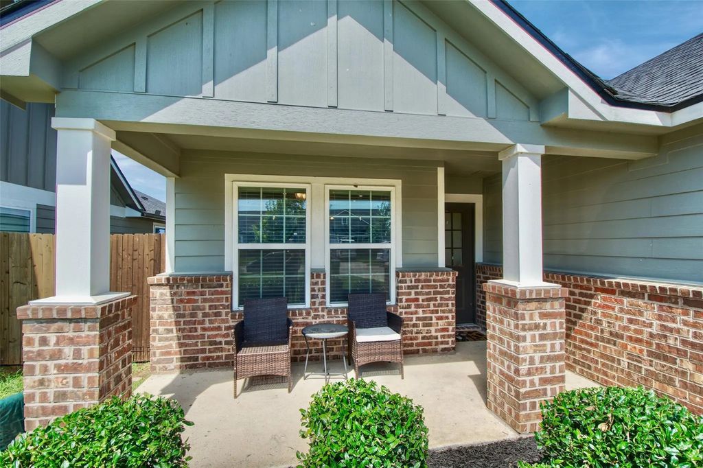 429 Travis Drive, McGregor
