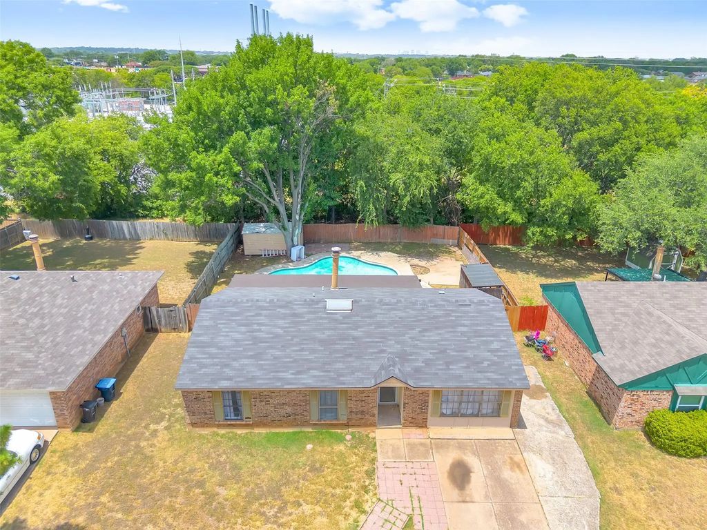 1832 Steinburg Lane, Fort Worth