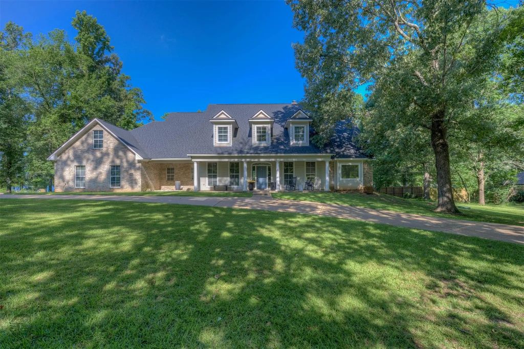 111 Oak Leaf Trail, Benton