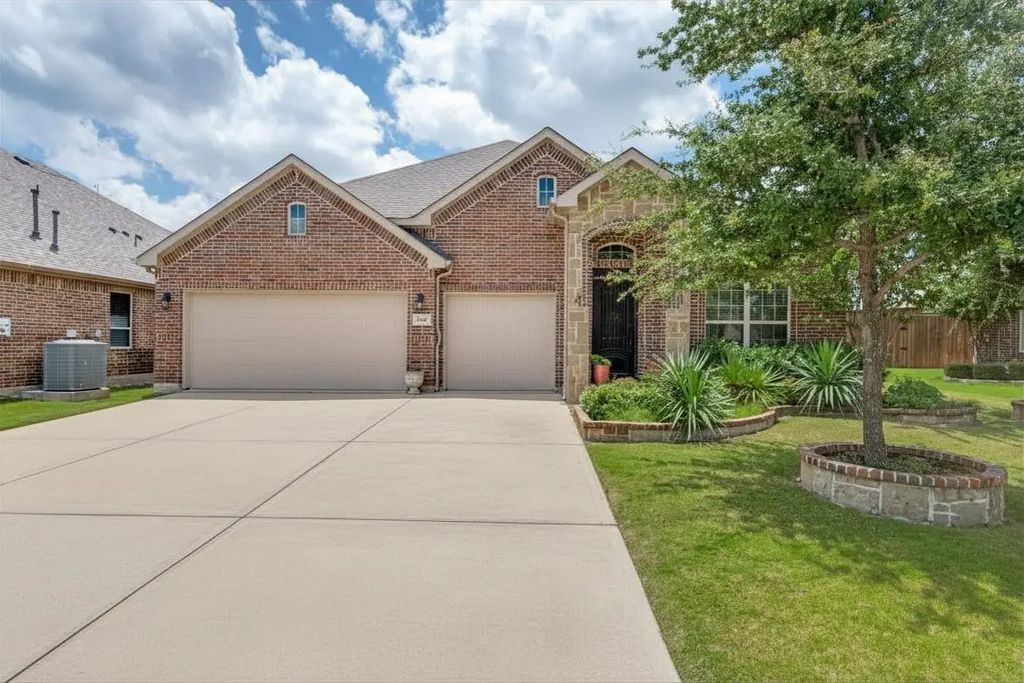 210 Derby Lane, Hickory Creek