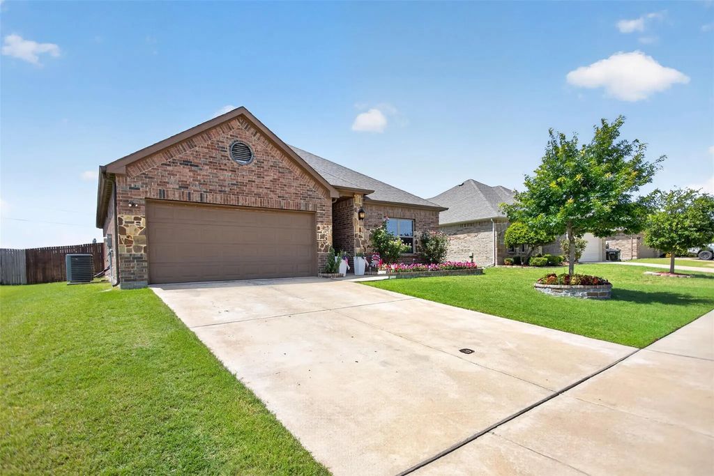 334 Pecos Drive, Crandall