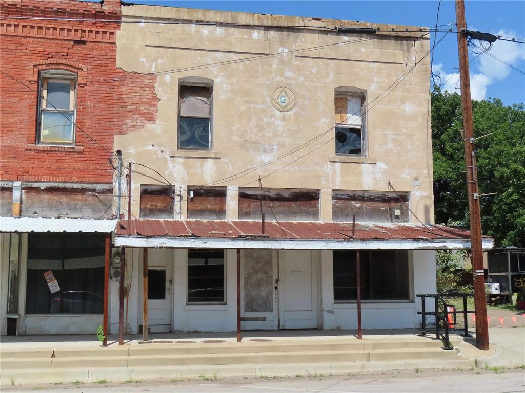 307 N Main Street, Kemp