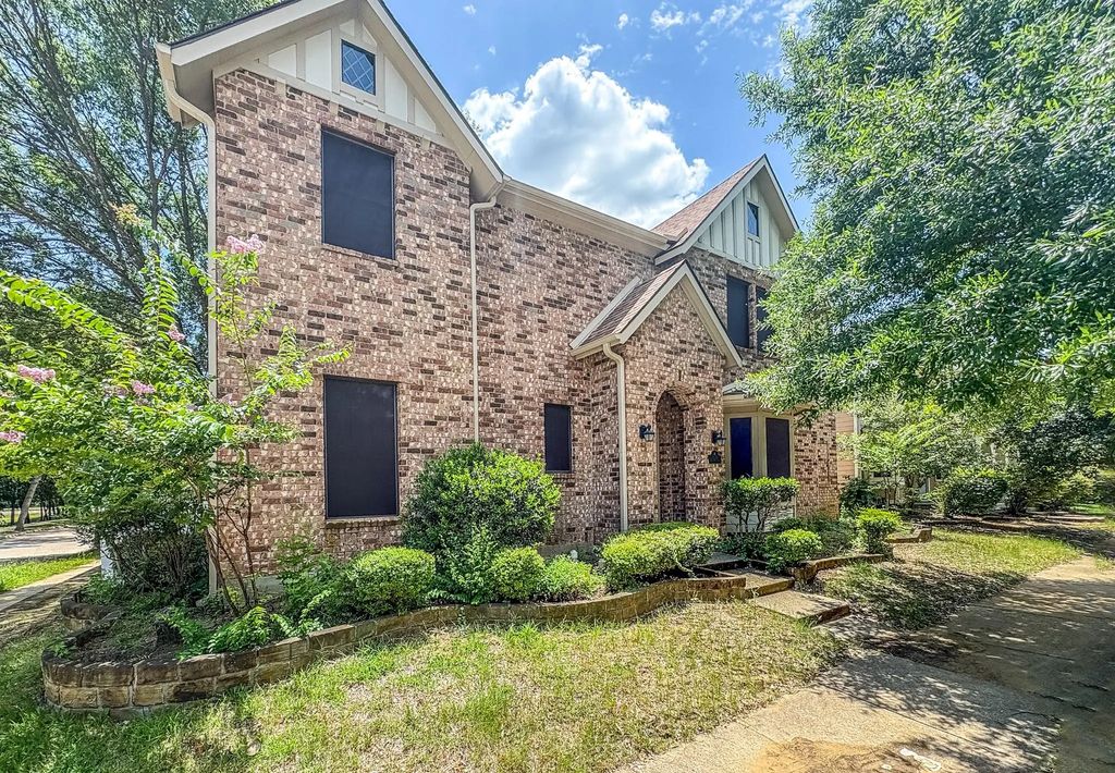 1528 Chestnut Drive, Savannah