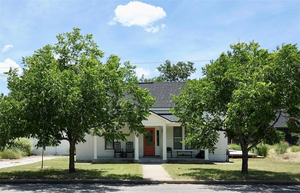 801 Reynolds Street, Goldthwaite