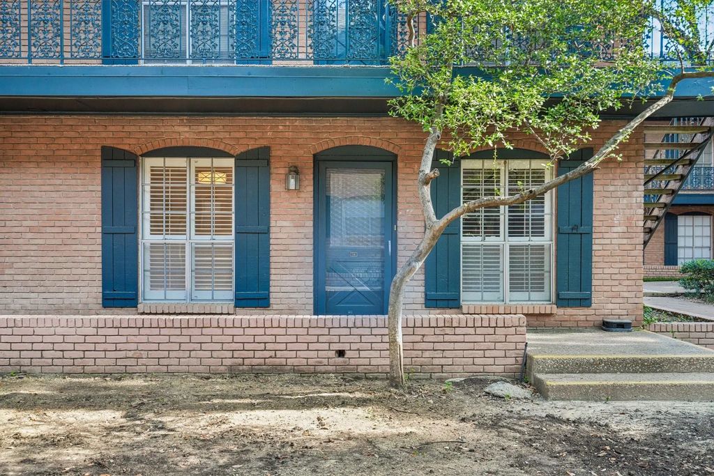 6017 E University Boulevard 118, Dallas