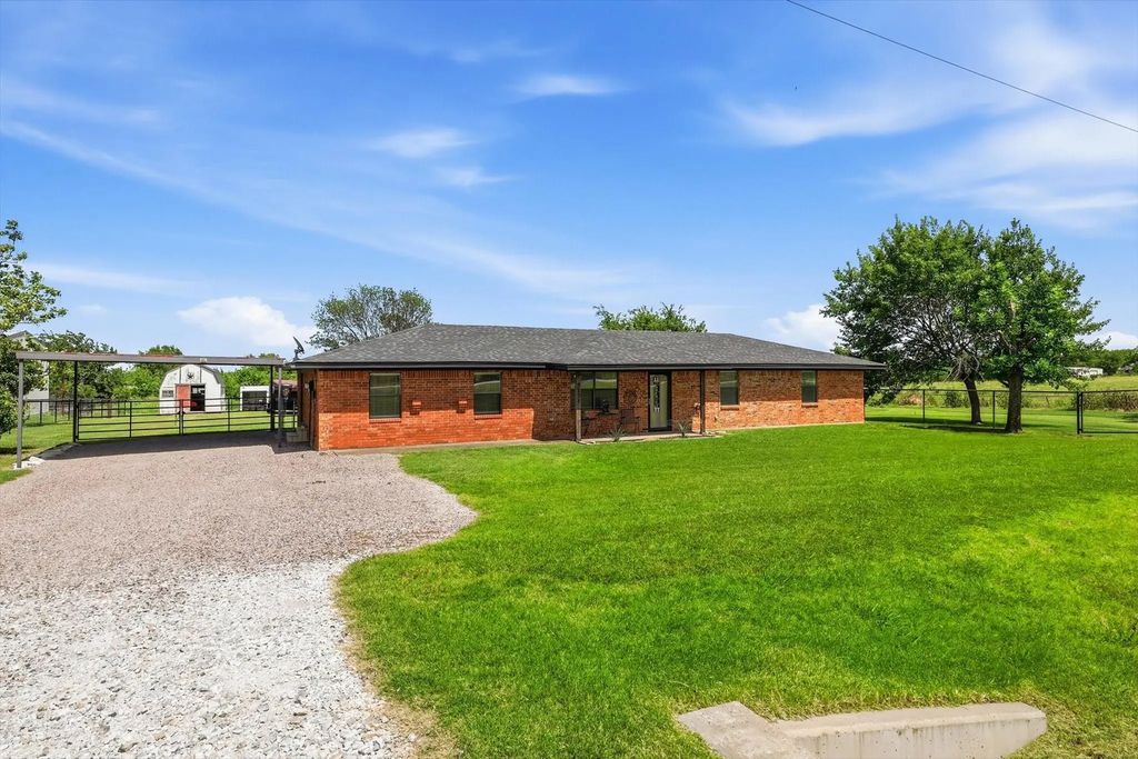 9238 Indian Trail, Sanger