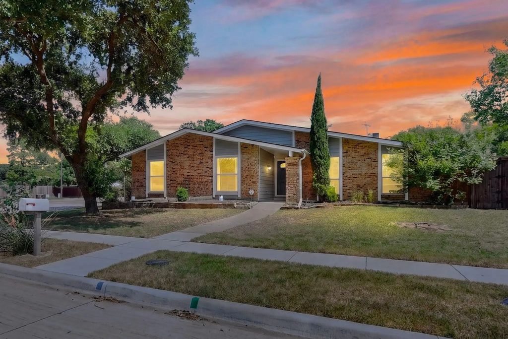 1901 Paxton Drive, Carrollton