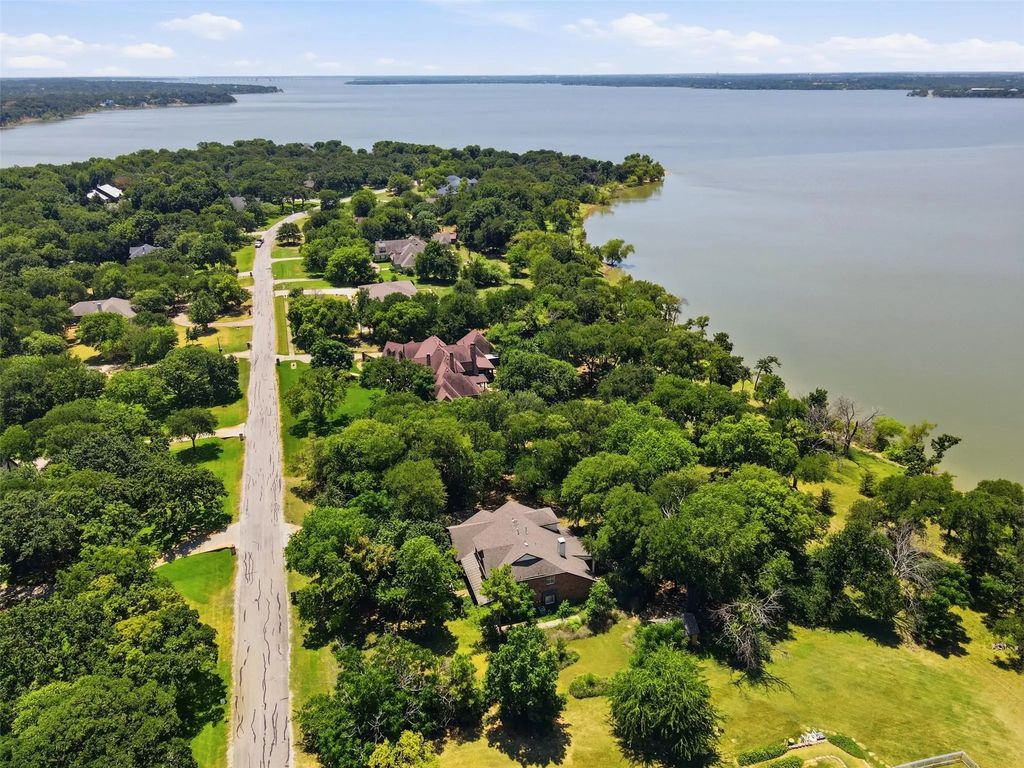 3101 W Oak Shores Drive, Cross Roads
