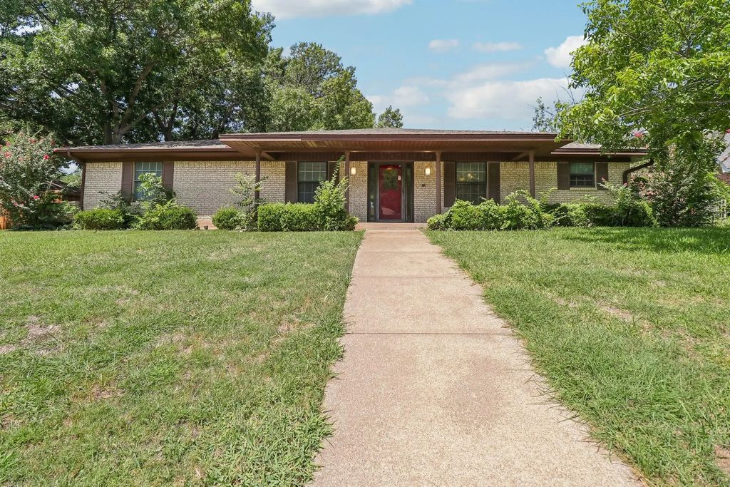 2030 Huntington Drive, Grand Prairie