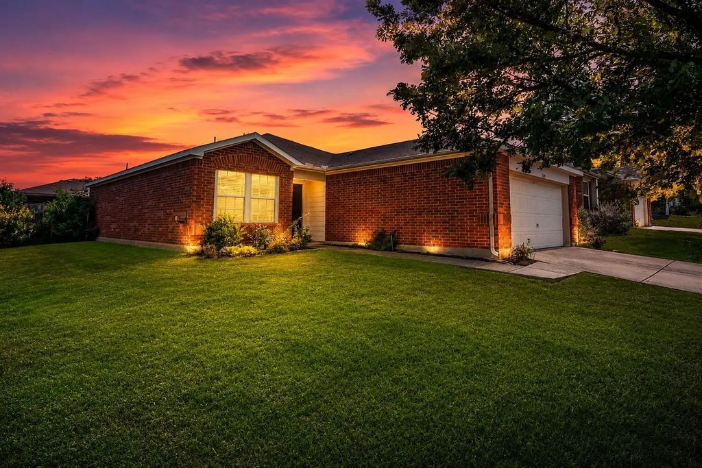 1219 Eagles Nest Trail, Krum