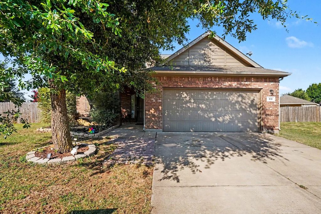 919 Keel Line Court, Crowley