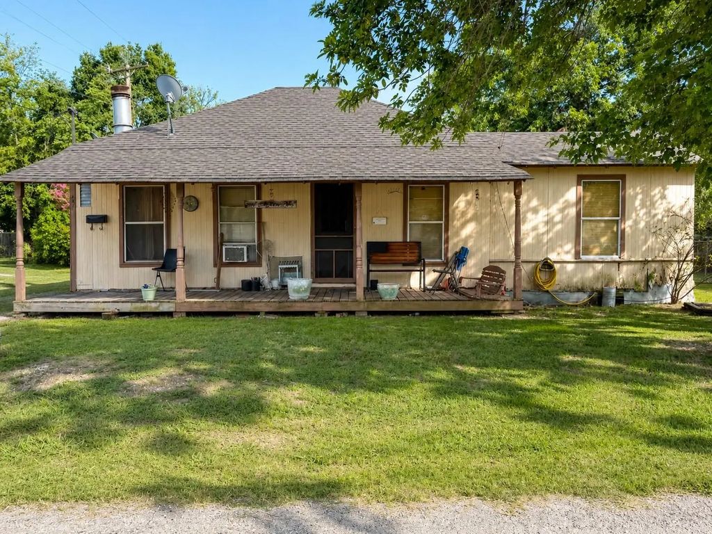 601 Sw 2nd Street, Kerens