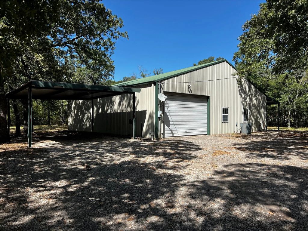 6070 County Road 4068, Kemp