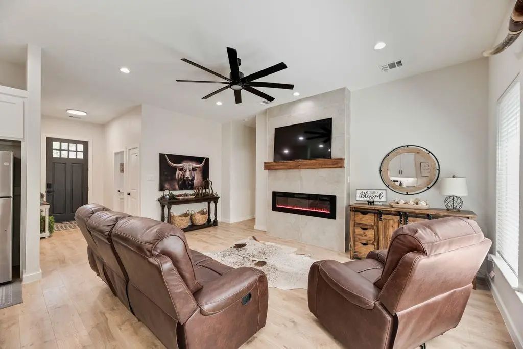 112 Indian Oaks Trail, West Tawakoni