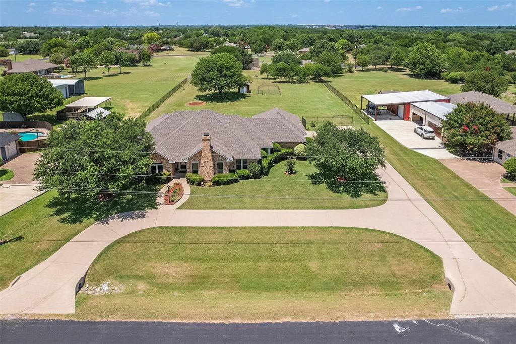 519 Hiwasee Road, Waxahachie