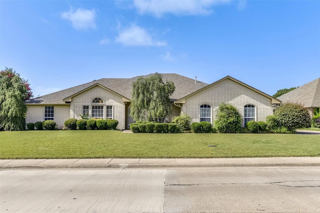 311 Northgate Drive, Waxahachie