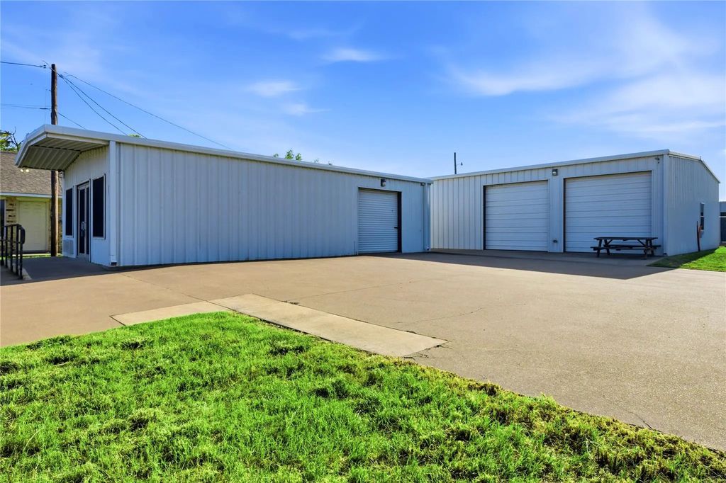 521 N Gun Barrel Lane, Gun Barrel City