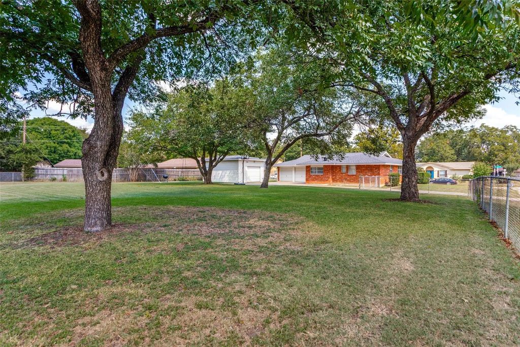 240 Smith Street, Burleson