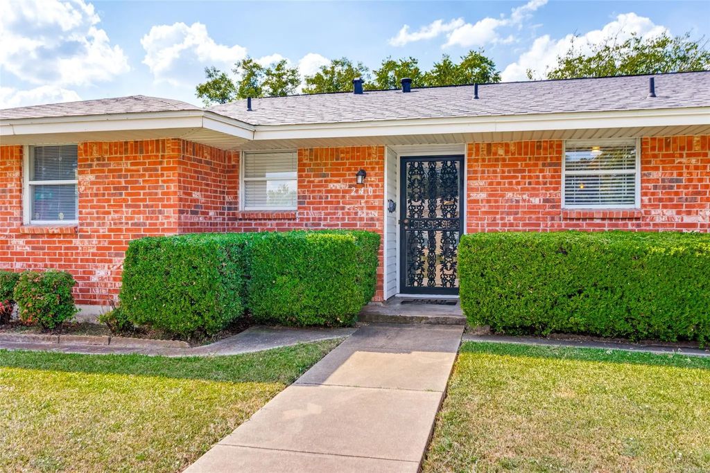 240 Smith Street, Burleson