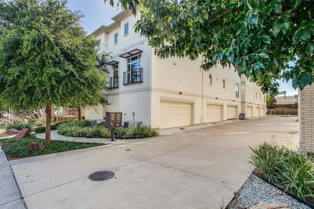 2325 Stutz Drive 41, Dallas
