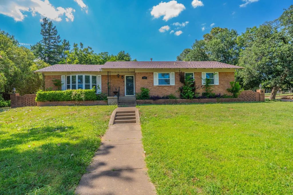 2233 Westfield Street, Grand Prairie