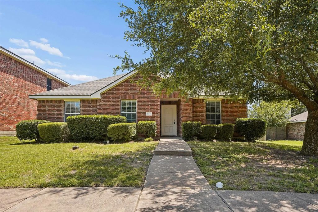 205 Rosewood Court, Red Oak