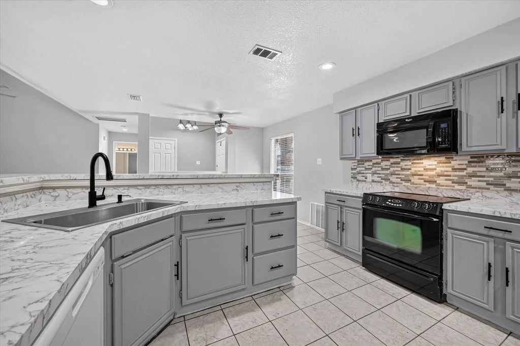 7405 Emerywood Lane, Fort Worth