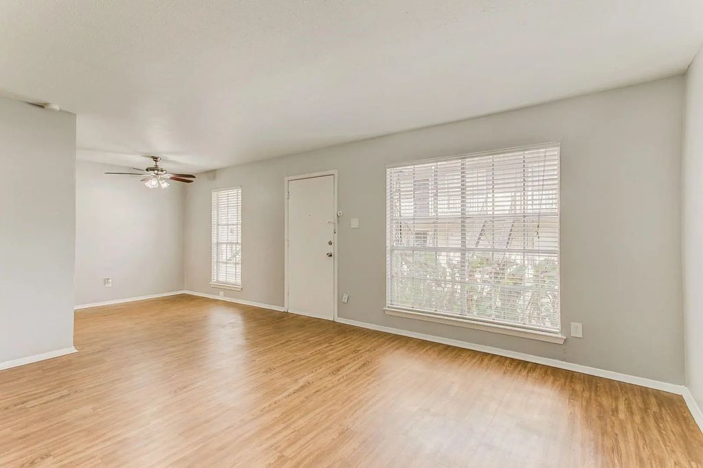 2200 W Lowden Street 18, Fort Worth