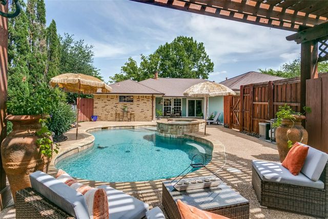 909 Hillside Lane, Flower Mound