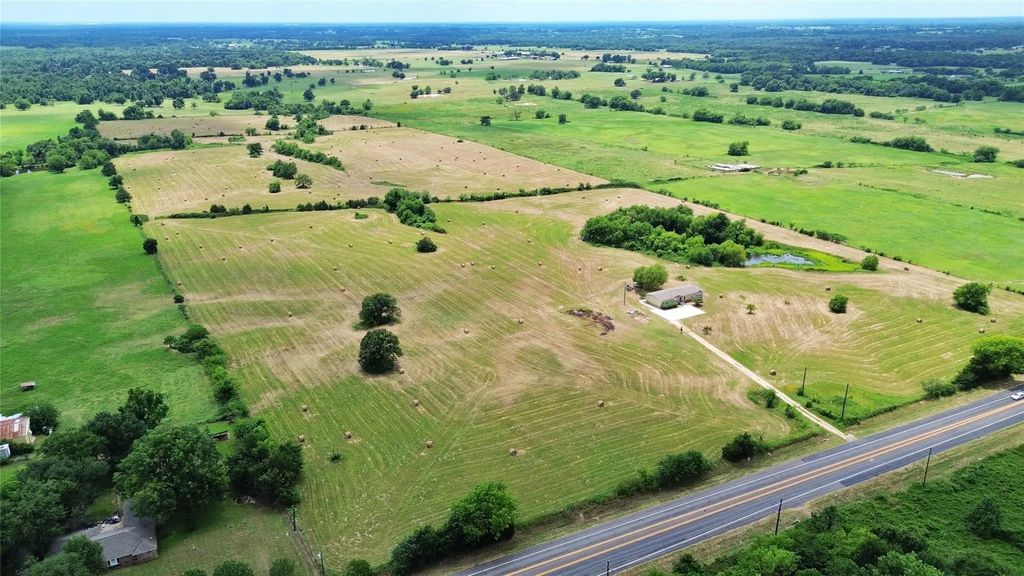 6818 Texas Highway 11 E, Sulphur Springs