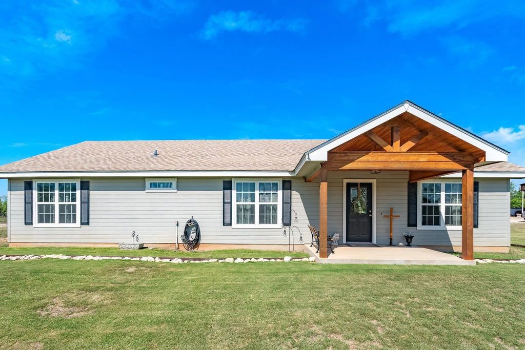 1002 County Road 209, Wingate
