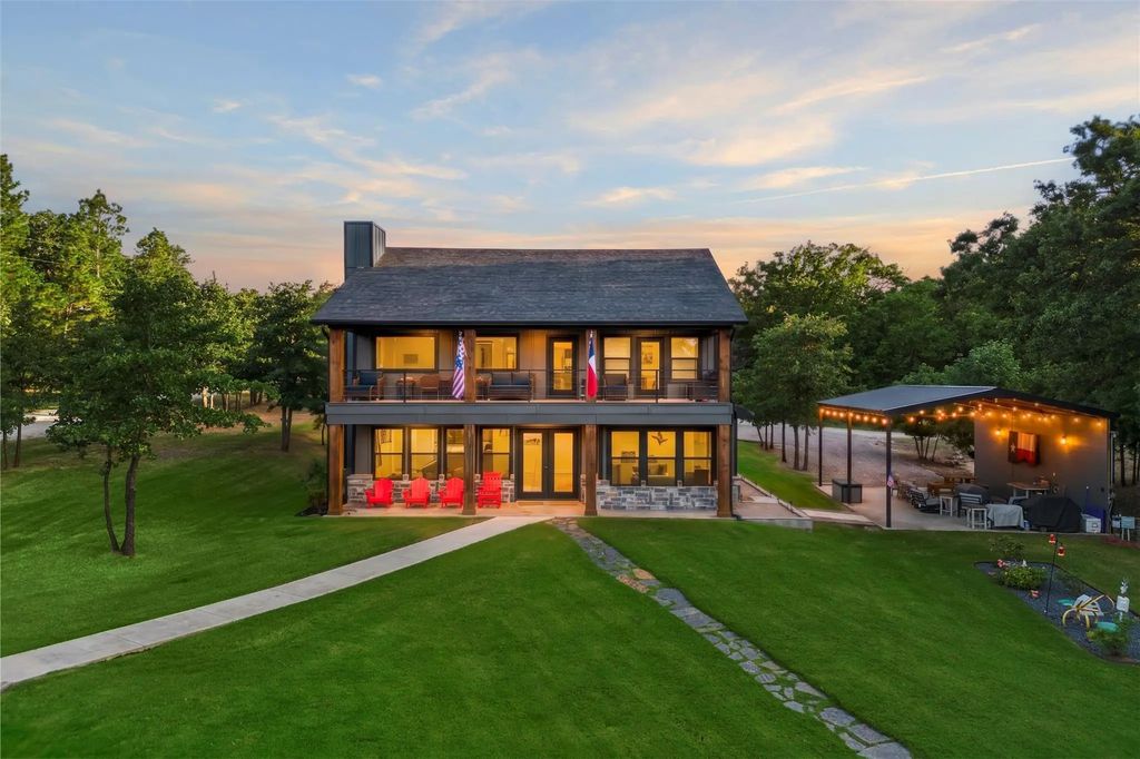 136 Private Road 197, Streetman