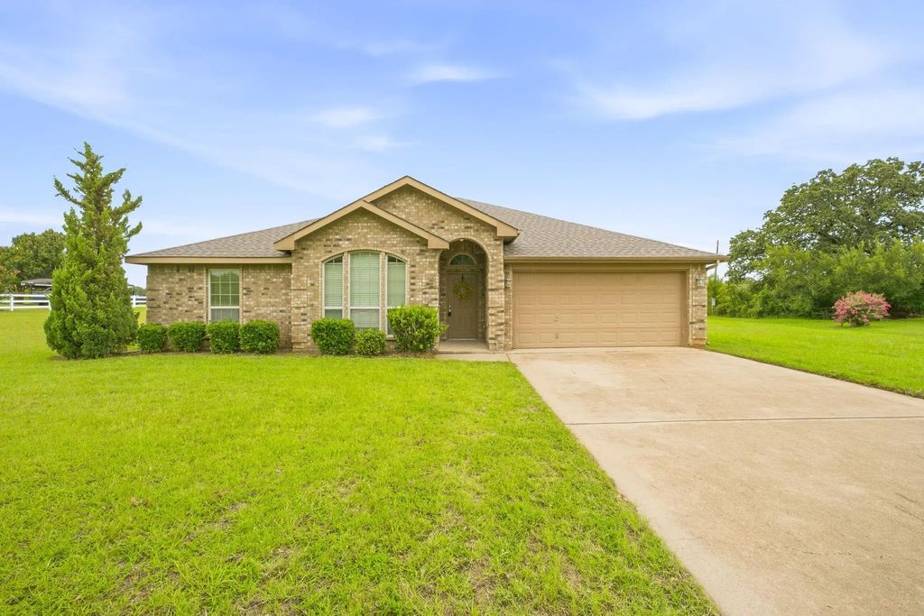172 County Road 449, De Leon