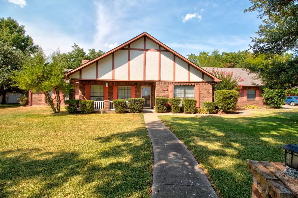1219 Kiowa Drive E, Lake Kiowa