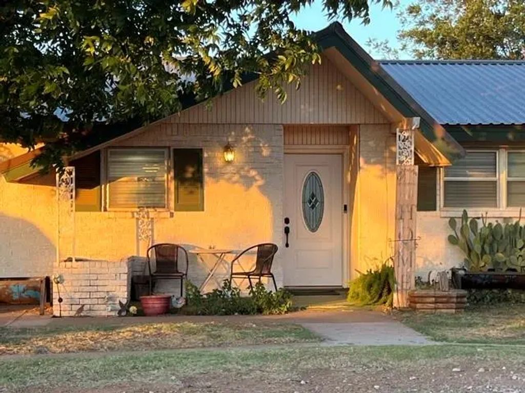 508 N Water Street, Roby