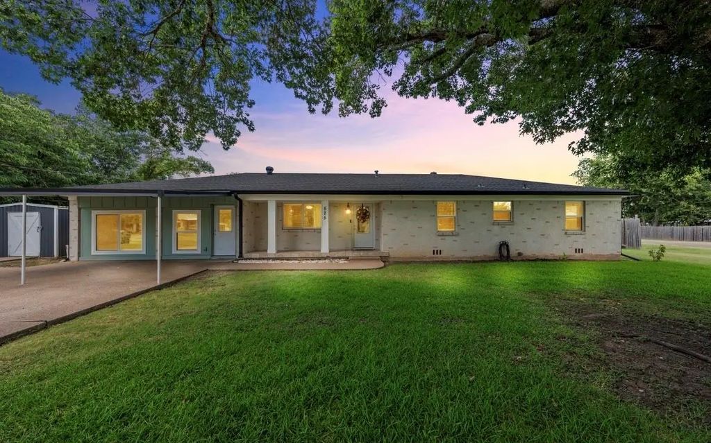 525 W 7th Street, Crawford