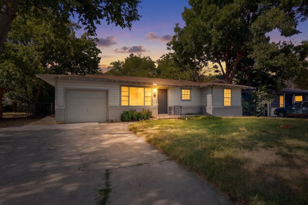 5573 Burton Avenue, Fort Worth
