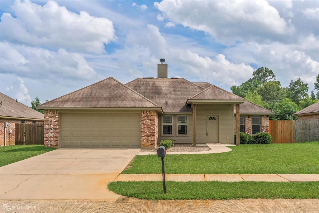 520 Big Red Circle, Haughton