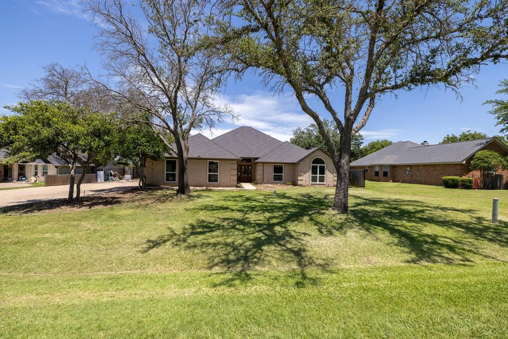 612 Aqua Vista Drive, Granbury