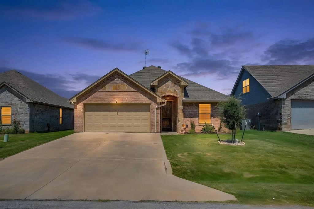 3207 Windcrest Drive, Granbury