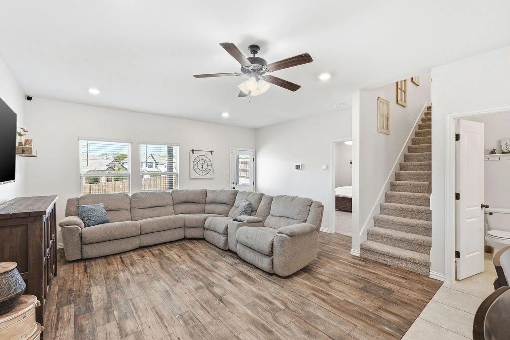 2112 Atlantic Avenue, Anna