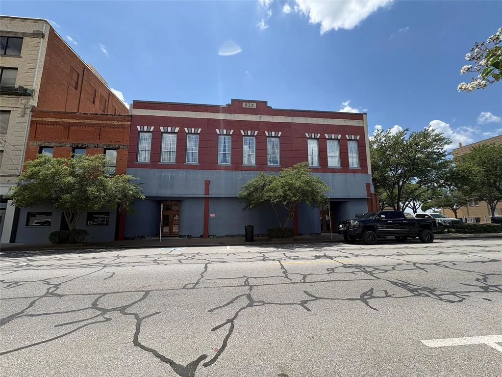 112 N Travis Street, Sherman